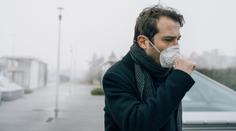 ČHMÚ vyhlásil smogovou situaci. Lidé by neměli jezdit auty se spalovacími motory