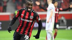 Bundesliga: Diaby dal hattrick, Dortmund díky vlastňáku dotáhl první Bayern
