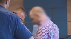 Otec měl ubodat tříletou dcerku, pak zaútočit na syna. Je u soudu