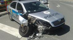 Opilý Ukrajinec ujel v Praze od nehody. Poté nabořil zasahující policisty