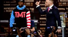 Mayweather a McGregor poprvé v sobě! Conor urážel Floydova otce!