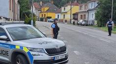 Policisté ve Strakonicích pátrali po ženě. Měla na souseda mířit zbraní
