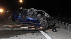 Renault se u Vyškova napasoval pod kamion, tři mrtví