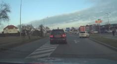 Muž se zákazem řízení ujížděl hlídce, skončil v příkopu