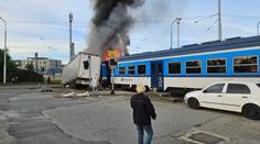 VIDEO: Ukázalo se, že z momentu střetu lokomotivy a kamionu existuje záznam