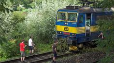 Vlak na Chomutovsku srazil muže. Tři mrtví na trati za dva dny