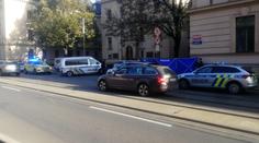 Střelba před Úřadem vlády. 74letý muž tam spáchal sebevraždu