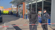 Útok v Hradci Králové: Policie obvinila 16letého mladíka z dvojnásobné vraždy
