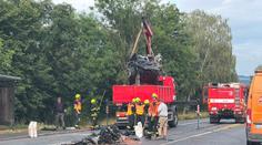 U Litomyšle se srazilo auto s náklaďákem. Dva lidé zemřeli, další jsou zranění