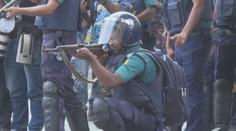 Počet obětí při násilných protestech v Bangladéši stoupá. Zatčených je přes 2 500