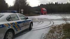 Zloděj z lesního stroje odmontoval světla za 130 tisíc