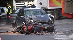 Motorkář zahynul u Brna poté, co mu auto nedalo přednost