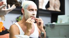 Roman Vojtek jako Ray Charles! Tahle vznikla jeho maska! GALERIE