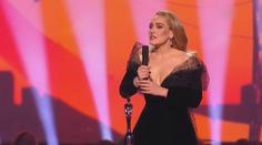 Brit Awards ovládla zpěvačka Adele. Zrušené bylo dělení podle pohlaví