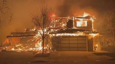 Kalifornské požáry mají už 24 obětí. Přes 100 tisíc lidí před ohněm uteklo