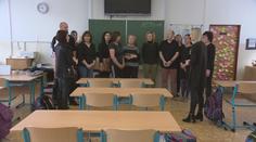 Učitelé protestují kvůli nedostatku peněz! Oblékli se do černé