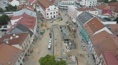 Rekonstrukce centra Velkého Meziříčí nabírá zpoždění. Podnikatelé i řidiči zuří