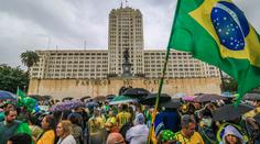 Prezident Brazílie odmítá prohru ve volbách. Demonstranti rozpoutali peklo