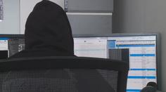 České tajné služby pomohly FBI odhalit kyberútočníka. Byl napojený na Rusko