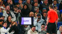 Systému VAR hrozí v Premier League konec. Hlasovat se bude v červnu