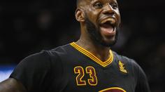 LeBron zvedal diváky ze sedadel, Lillard nasázel Utahu 39 bodů!