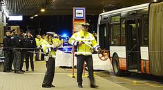 Autobus zabil chodce, přejel ho zadním kolem na zastávce