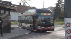 Jihlava řeší obří polepy na autobusech. Lidé se cítí jako v kobce, říká psychiatr