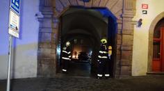 Poslancům vzplálo v luxusní ubytovně protipožární zařízení