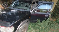 Auto s dítětem se rozjelo z kopce, žena ho chtěla zastavit, vůz ji zabil