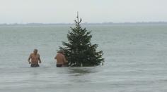 Oblíbenou destinaci Čechů sevřely mrazy. Balaton se změnil v ledovou plochu
