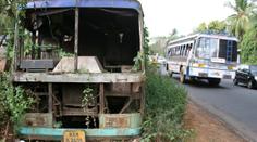 Čelní srážku autobusu s náklaďákem nepřežilo 19 lidí, z vozu zbyly trosky