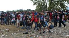 Migrantů ubývá, tvrdí ministerstvo a řeší kontroly na hranicích