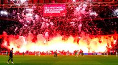 Divočina v Amsterdamu. Pyro ukončilo zápas Ajaxu, klub hledá pachatele