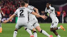 Leverkusen odvrátil porážku zase těsně před koncem. V Evropské lize pokračuje