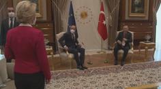 Ponížení von der Leyenové. Turci ji nechali stát, pak odstrčili na pohovku