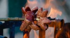 PŘEHLED: Špekáčky v českých řetězcích. Kolik stojí a kolik je v nich masa