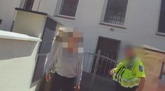 VIDEO: Poblíž školy ležela zdrogovaná žena. Před dětmi napadla strážníka