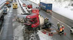 Převracená cisterna na D1 blokuje část dálnice ve směru na Prahu i Brno