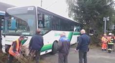 Vlak se na Plzeňsku srazil s autobusem. Asi kvůli semaforu