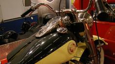 Dvě klasiky Harley na autosalonu