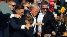 ON-LINE: Atentát na Trumpa. Střelce přistihl na střeše těsně před činem policista