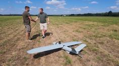 Od výroby až po let. Reportér TV Nova si vyzkoušel svět specializovaných dronů