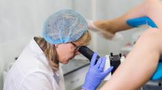 Ženě se zasekl cizí předmět ve vagíně. Lékaři se náramně bavili