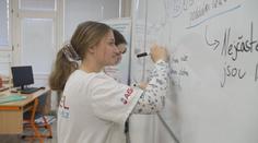 Česko má nedostatek zdravotních sester. Firma pro ně otevřela střední školu