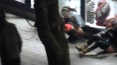 Opilé dívky konaly potřebu na ulici, zachytila je městská kamera