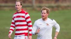 Princové si zahráli fotbal. Harry Williama nešetřil, dal gól