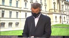 Česko má miliony roušek, oznámil Babiš. Zdravotníci dostanou 75 tisíc