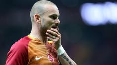 Ikonický Sneijder končí kariéru. V rodném městě si pronajal skybox
