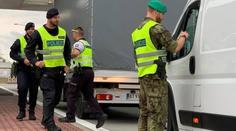 Armáda posílá pomoc celníkům. Vláda prodloužila zpřísněné kontroly hranic