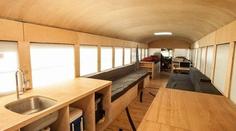 Ze starého autobusu udělal luxusní obytňák za 160 tisíc korun